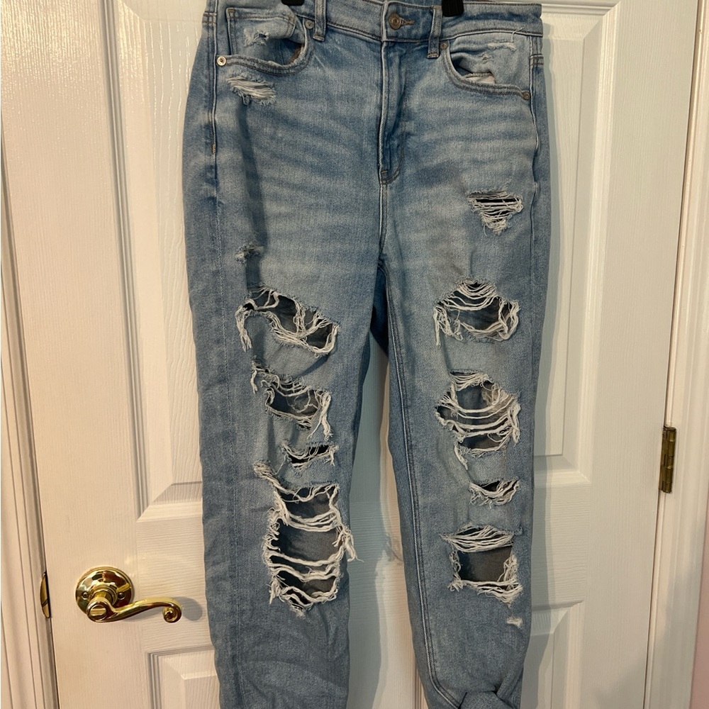 American Eagle Outfitters Light Blue Distressed Boyfriend Jeans